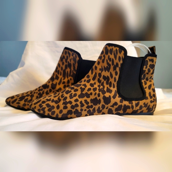 Leopard print Chelsea boot. - Picture 2 of 4